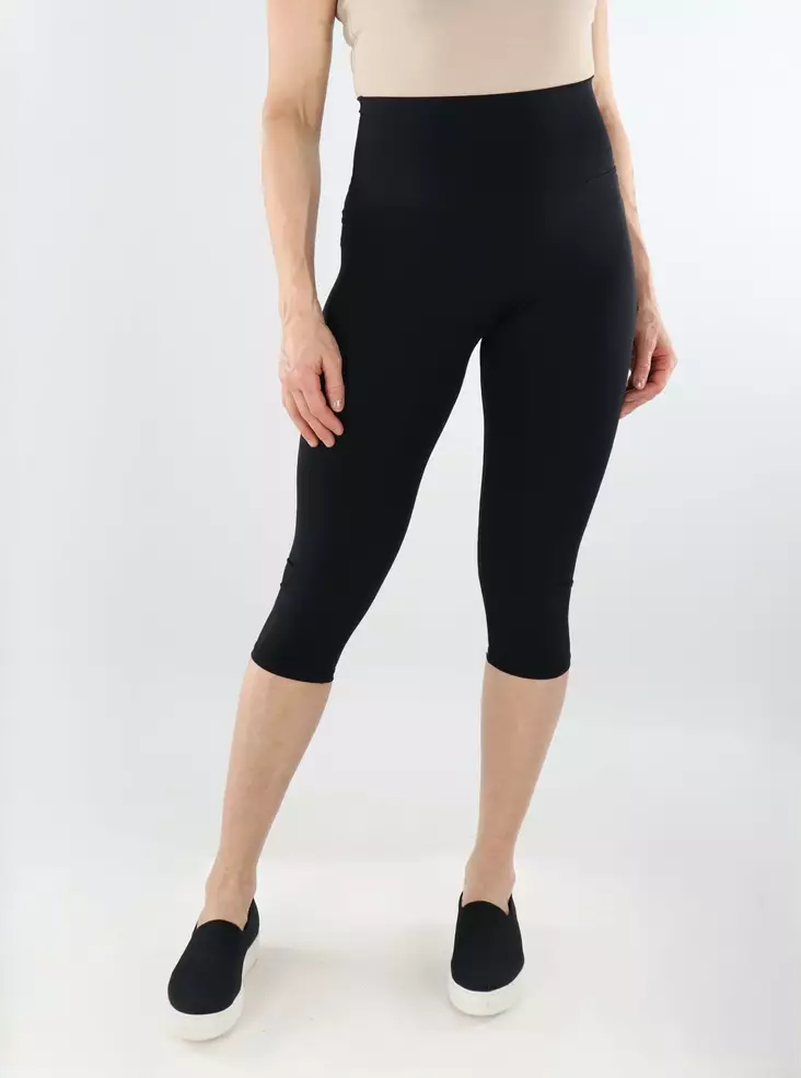Only Play Capri-length training pants ONPJAM-3-SANA XHW black - Women's sports shorts - 138350 - 1